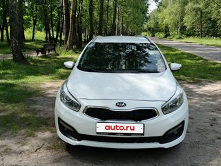 2017 Kia Ceed II Рестайлинг, белый, 880000 рублей, вид 2