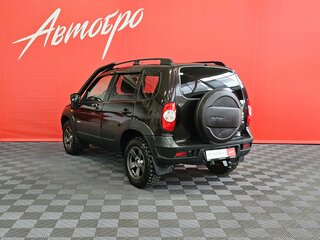 2018 Chevrolet Niva I Рестайлинг, коричневый, 670000 рублей, вид 3
