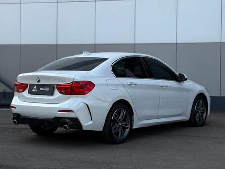 2022 BMW 1 серии 120i III (F52) Рестайлинг, белый, 2430000 рублей, вид 3