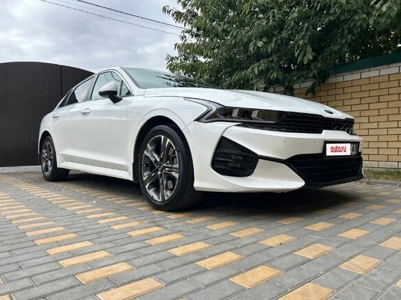 2020 Kia K5 III, белый, 2100000 рублей - вид 1