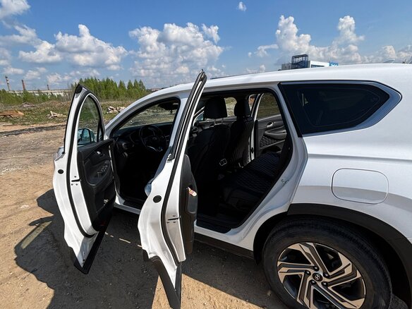 2021 Hyundai Santa Fe IV Рестайлинг, белый, 3650000 рублей - вид 2