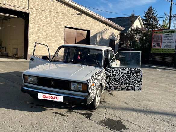 2005 Lada (ВАЗ) 2105, белый, 85000 рублей - вид 1