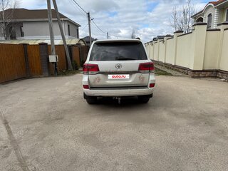 2015 Toyota Land Cruiser 200 Series Рестайлинг 2, белый, 4900000 рублей, вид 3