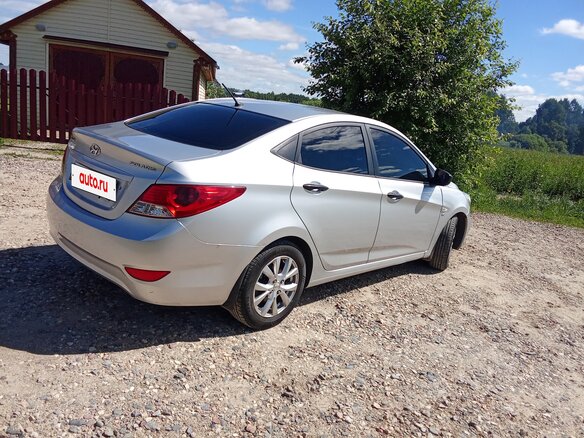 2011 Hyundai Solaris I, серый, 720000 рублей - вид 4