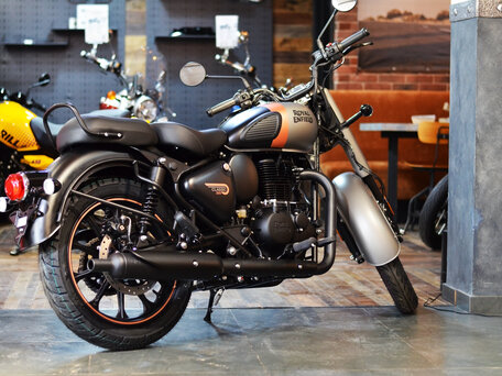 2025 Royal Enfield Classic 350, серебристый, 499500 рублей, вид 2