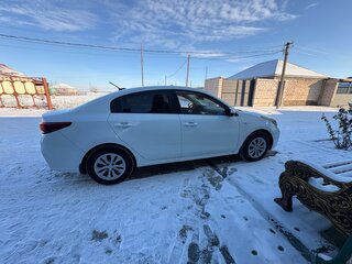 2017 Kia Rio IV, белый, 890000 рублей, вид 3