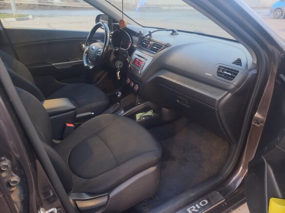 2017 Kia Rio III Рестайлинг, коричневый, 750000 рублей - вид 11