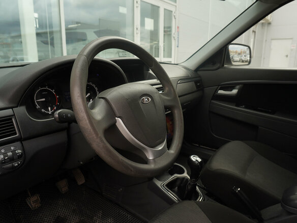 2018 Lada (ВАЗ) Priora I Рестайлинг, белый, 505000 рублей - вид 11
