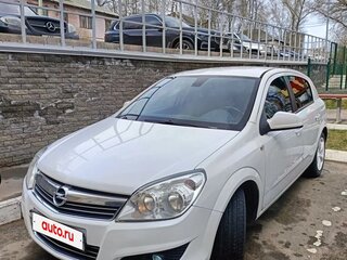 2011 Opel Astra H Рестайлинг, белый, 500000 рублей, вид 3