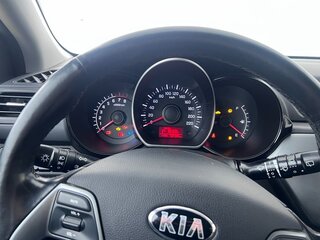 2017 Kia Rio III Рестайлинг, белый, 950000 рублей, вид 5