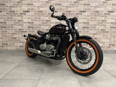 2018 Triumph Bonneville Bobber, красный, 1140000 рублей, вид 4