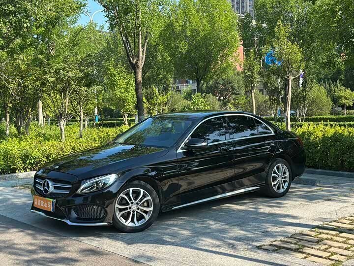 Открыть фотографии: Mercedes-Benz C-Класс IV (W205)