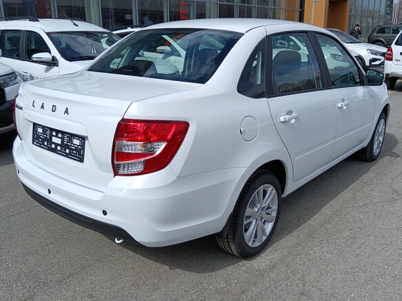 2026 Lada (ВАЗ) Granta I Рестайлинг, белый, 1188000 рублей - вид 5