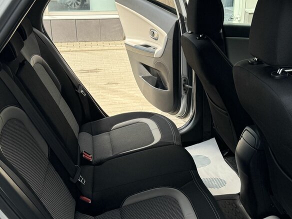 2018 Kia Ceed II Рестайлинг, серебристый - вид 18
