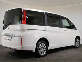 2016 Honda Stepwgn V, белый, 1870000 рублей, вид 5