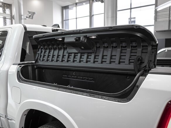 2026 Ram 1500 Crew Cab V Рестайлинг, белый, 10814927 рублей - вид 11