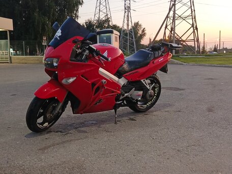 1999 Honda VFR 800, красный, 415000 рублей, вид 3