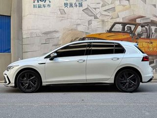 2023 Volkswagen Golf VIII, белый, 1620000 рублей, вид 4