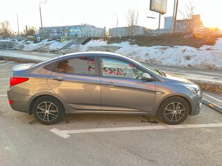 2016 Hyundai Solaris I Рестайлинг, серый, 900000 рублей, вид 2