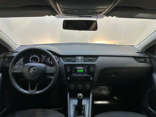 2018 Skoda Octavia III (A7) Рестайлинг, белый, 1175000 рублей, вид 5