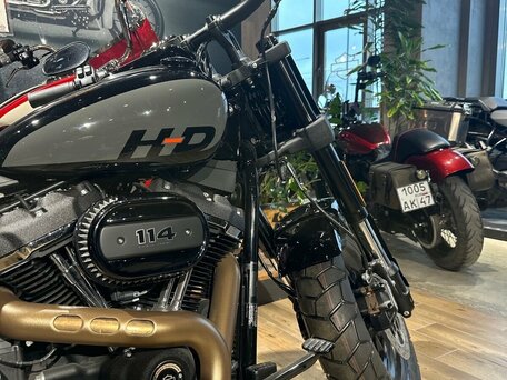 2023 Harley-Davidson Fat Bob, чёрный, 3350000 рублей, вид 3