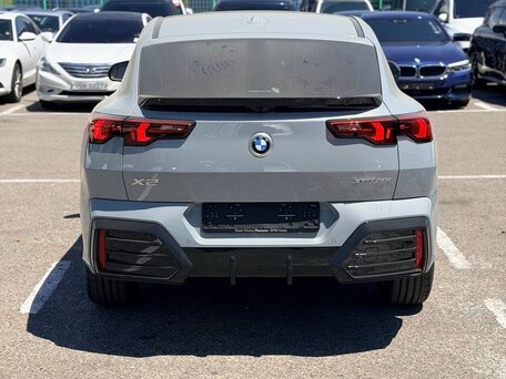 2025 BMW X2 sDrive20i II (U10), серый, 7150000 рублей, вид 4