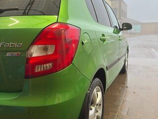 2011 Skoda Fabia II Рестайлинг, зелёный, 800000 рублей, вид 2