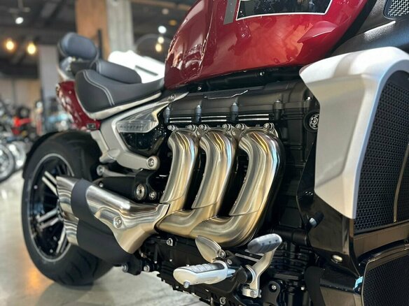 2023 Triumph Rocket 3, красный, 2990000 рублей - вид 12