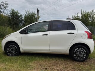 2008 Toyota Yaris II, белый, 530000 рублей, вид 3