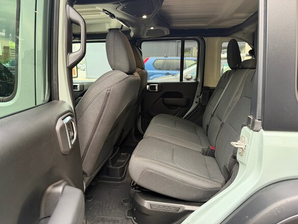 2024 Jeep Wrangler 4xe IV (JL) Рестайлинг, серебристый, 6900000 рублей - вид 21