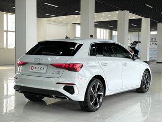2022 Audi A3 Sportback 35 TFSI IV (8Y), белый, 2550000 рублей, вид 4