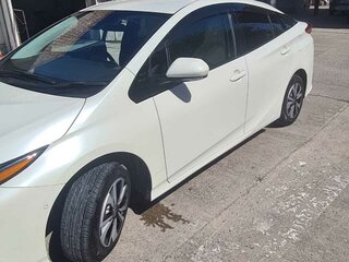 2017 Toyota Prius PHV ZVW52 IV (XW50), белый, 2000000 рублей, вид 4
