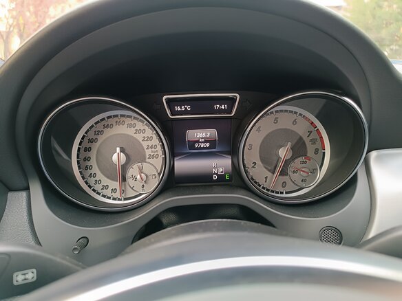 2015 Mercedes-Benz GLA 200 I (X156), фиолетовый, 1900000 рублей - вид 20