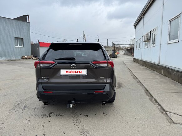 2021 Toyota RAV4 V (XA50), коричневый, 3900000 рублей - вид 4
