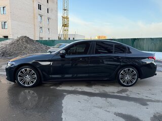2019 BMW 5 серии 520d xDrive VII (G30/G31/G38), чёрный, 2700000 рублей, вид 4