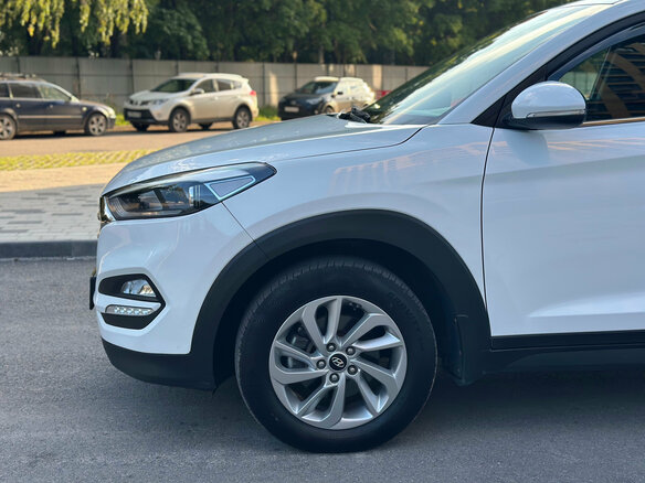 2017 Hyundai Tucson III, белый, 1850000 рублей - вид 4