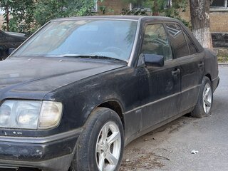 1990 Mercedes-Benz W124 260, чёрный, 400000 рублей, вид 1