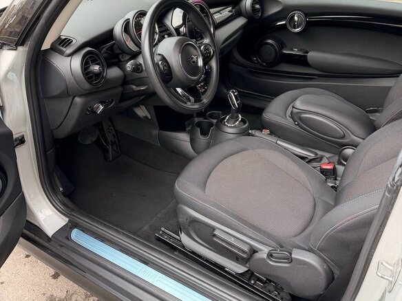 2019 Mini Hatch Cooper III (F55/F56) Рестайлинг, серебристый, 2050000 рублей - вид 8