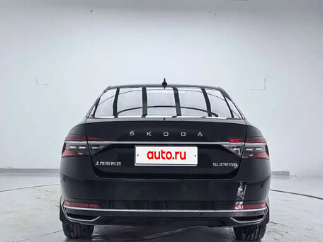 2023 Skoda Superb III Рестайлинг, чёрный, 1700000 рублей, вид 5