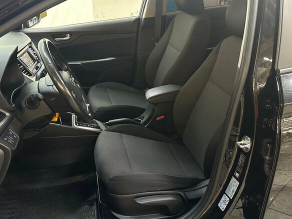 2017 Hyundai Solaris II, чёрный, 1080000 рублей - вид 5