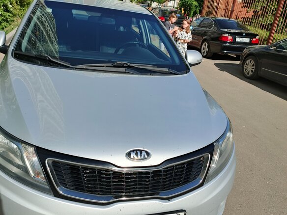 2013 Kia Rio 4-speed III, серый, 850000 рублей - вид 2