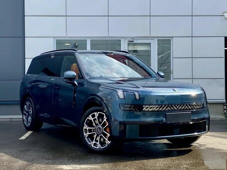 Lynk & Co 900