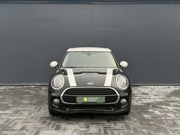 2018 Mini Hatch Cooper III (F55/F56) Рестайлинг, чёрный, 1750000 рублей - вид 2
