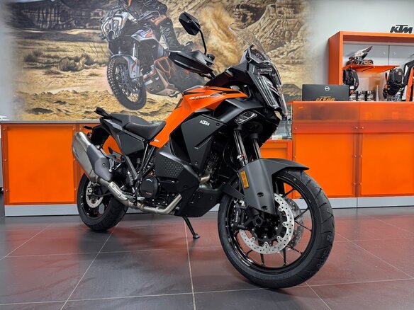 2025 KTM 1390 Super Adventure, оранжевый - вид 15
