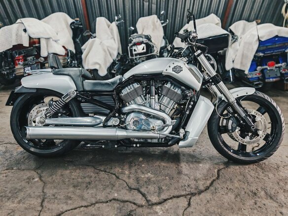 2009 Harley-Davidson V-Rod Muscle, серебристый, 1180000 рублей - вид 1