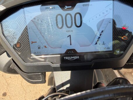 2021 Triumph Street Triple, чёрный, 899000 рублей, вид 3