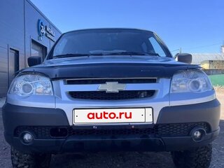 2012 Chevrolet Niva I Рестайлинг, серебристый, 490000 рублей, вид 3