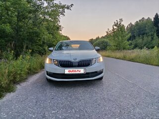 2018 Skoda Octavia III (A7) Рестайлинг, белый, 1090000 рублей, вид 3