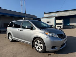 2012 Toyota Sienna III, серый, 1999999 рублей, вид 4
