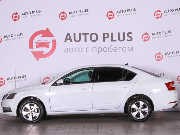 2019 Skoda Octavia III (A7) Рестайлинг, белый, 1430000 рублей - вид 4